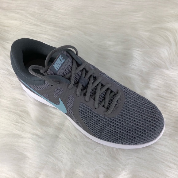 Nike Revolution 4 - Picture 2 of 7